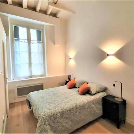 Appartement A Deux Pas De La Place Du Forum Arles Exterior photo